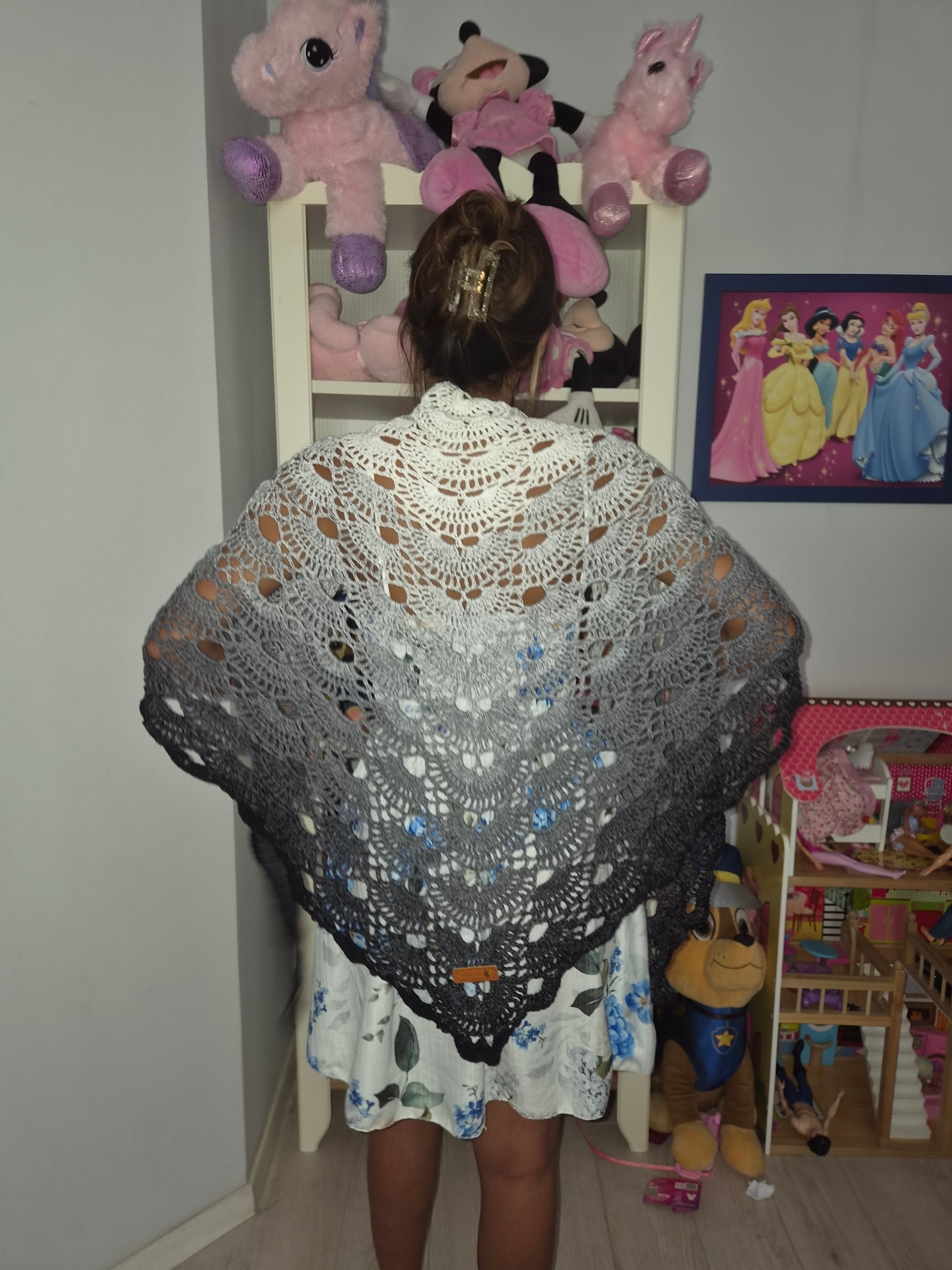 Virus Crochet Shawl – Grey Ombre ⭐